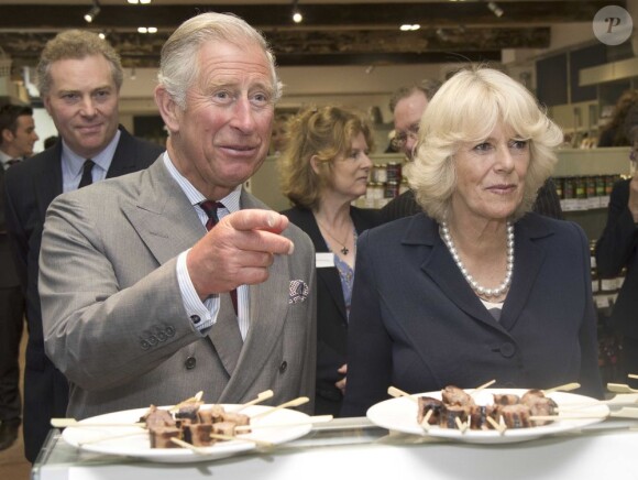 Charles et Camilla inaugurant le Bodnant Welsh Food Centre, à Conwy Valley, le 9 juillet 2012. Le prince Charles et sa femme Camilla Parker Bowles effectuaient en juillet 2012 une visite de quatre jours au Pays de Galles.