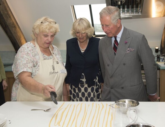 Charles et Camilla inaugurant le Bodnant Welsh Food Centre, à Conwy Valley, le 9 juillet 2012. Le prince Charles et sa femme Camilla Parker Bowles effectuaient en juillet 2012 une visite de quatre jours au Pays de Galles.