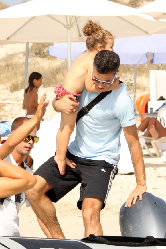 Robin van Persie, sa femme Bouchra et ses enfants Shaqueel et Dina le 10 juillet 2012 sur l'île de Formentera