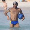 Daniel Alves le 10 juillet 2012 sur l'île de Formentera profite de ses vacances et fait admirer ses muscles
