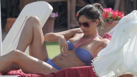 Inès Sastre : La belle Espagnole de 38 ans sort le bikini pour un bain de soleil