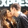 Shenae Grimes et Josh Beech s'embrassent, lors de l'ouverture d'un magasin Express à Vancouver, le jeudi 12 juillet 2012.