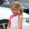 Jennifer Garner et sa fille Violet font du shopping dans les rues de Brentwood, à Los Angeles, le 13 juillet 2012 - La petite Violet a eu un beau ballon violet !