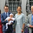 La princesse Victoria de Suède a célébré le 14 juillet 2012 son 35e anniversaire comme chaque année à la villa Solliden, sur l'île d'Öland, avec ses parents, son mari Daniel et leur fille Estelle, rencontrant dans la journée ses compatriotes avant un spectacle en soirée.