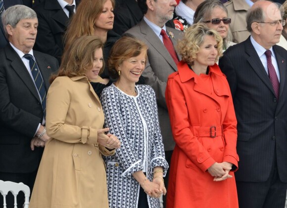 Valérie Trierweiler lors du défilé militaire du 14 juillet 2012. François Hollande, concentré, a rejoint la tribune présidentielle sans un regard pour sa compagne.