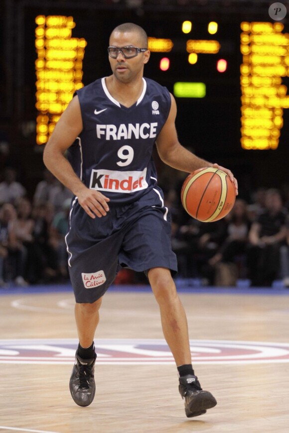 Tony Parker le 15 juillet 2012 lors du match entre l'équipe de France de basket et l'Espagne au Palais Omnisport de Paris-Bercy (défaite 70-75 des Bleus)