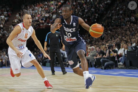Yannick Bokolo le 15 juillet 2012 lors du match entre l'équipe de France de basket et l'Espagne au Palais Omnisport de Paris-Bercy (défaite 70-75 des Bleus)