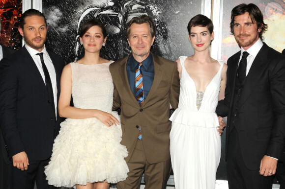 Tom Hardy, Marion Cotillard, Gary Oldman, Anne Hathaway et Christian Bale à l'avant-première de The Dark Knight Rises à New York, le 16 juillet 2012.