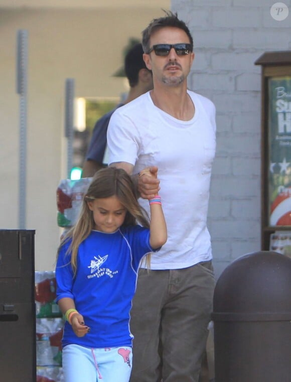 David Arquette et sa fille Coco dans le quartier de Beverly Hills, à Los Angeles, le 16 juillet 2012.
