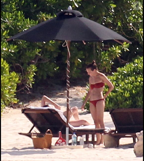 Andrés Iniesta et son épouse Anna Ortiz, en bikini, à Cancun, le samedi 14 juillet 2012, pendant leur lune de miel.