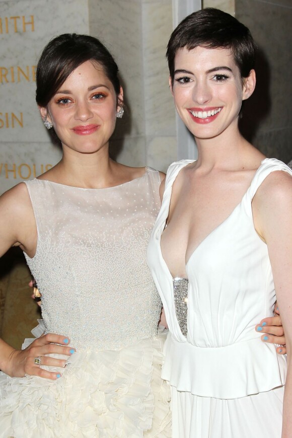 Anne Hathaway et Marion Cotillard à la fête organisée après la première de The Dark Knight Rises, à New York, le 16 juillet 2012.