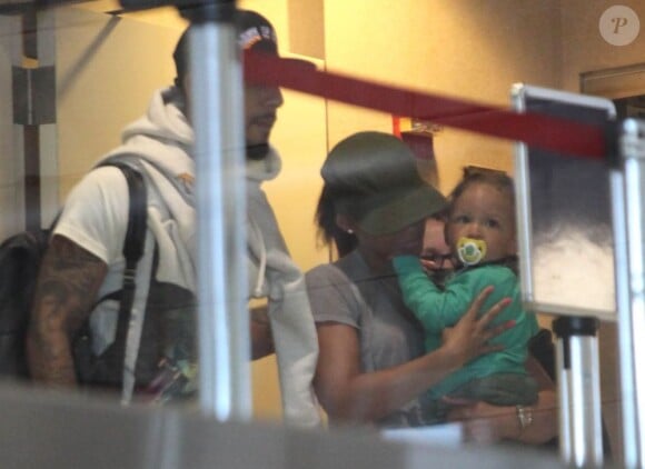 Alicia Keys, son mari Swizz Beatz et leur fils Egypt, à l'aéroport de Los Angeles pour leur départ en vacances, le 13 juin 2012