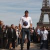 Zlatan Ibrahimovic le 18 juillet 2012 au Trocadéro à Paris au milieu des supporters quelques minutes après sa conférence de presse au Parc des Princes qui officialise sa venue au PSG
