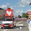L'arrivée de l'étape du coeur courue lors de la 19e étape du Tour de France le 21 juillet 2012, sous les applaudissements des spectateurs