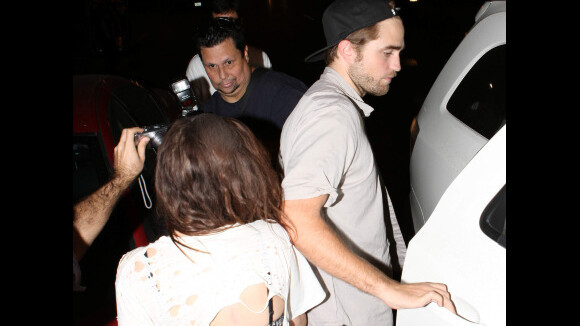 Kristen Stewart : Soirée avec son Robert Pattinson et un soutien-gorge apparent