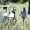 Kristen Stewart jouant au golf avec des amis à Malibu le 20 juillet 2012