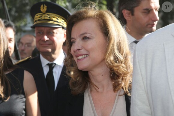 Valérie Trierweiler très souriante en Avignon, le 15 juillet 2012.