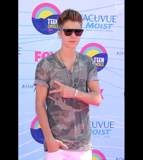 Justin Bieber pose lors de la cérémonie des Teen Choice Awards, à Los Angeles, le dimanche 22 juillet 2012.