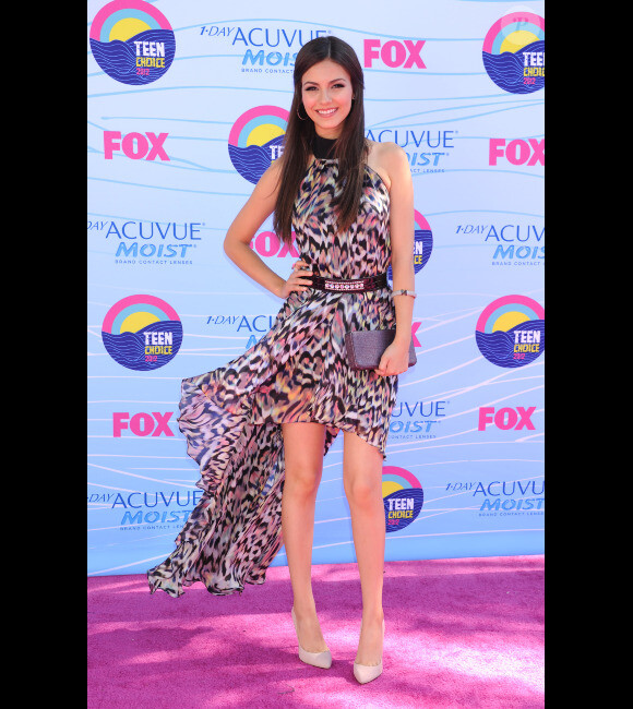 Victoria Justice pose lors de la cérémonie des Teen Choice Awards, à Los Angeles, le dimanche 22 juillet 2012.