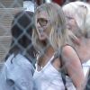 Exclu - C'est une Jennifer Aniston tout sourire qui débarque sur le tarmac de l'aéroport de Van Nuys. Le 21 juillet 2012.