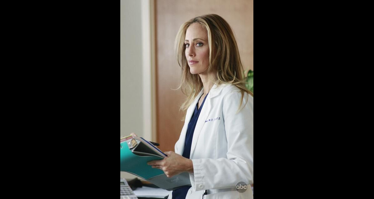 Photo Teddy (Kim Raver) dans Grey's Anatomy Purepeople