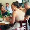 Jennifer Lopez s'offre un petit restaurant avec ses amis et son chéri Casper Smart. New York, le 24 juillet 2012.