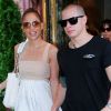 Jennifer Lopez et son chéri Casper Smart quittent leur hôtel et se dirigent vers un restaurant. New York, le 24 juillet 2012.
