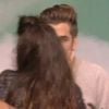 Le bisou entre Capucine et Yoann devant Thomas dans Secret Story 6