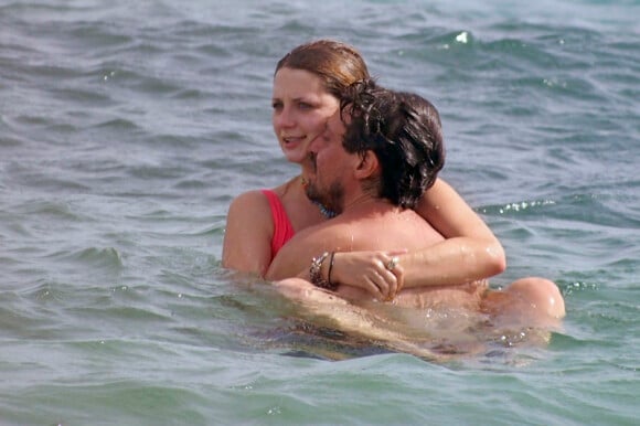 Mischa Barton et son petit ami Sebastian Knapp : très amoureux à Formentera le 26 juillet 2012