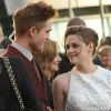Robert Pattinson et Kristen Stewart, en juin 2010, à Los Angeles ne peuvent réprimer des regards tendres
