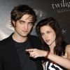 Robert Pattinson et Kristen Stewart le 8 décembre 2008 à Paris pour la promotion du premier épisode de Twilight au cinéma