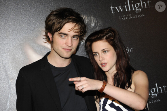 Robert Pattinson et Kristen Stewart le 8 décembre 2008 à Paris pour la promotion du premier épisode de Twilight au cinéma