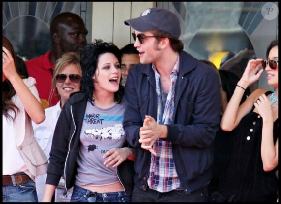 Robert Pattinson et Kristen Stewart à San Diego en 2009, font une promo rock de Twilight