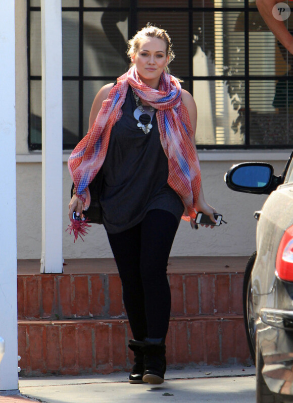 Hilary Duff sort de chez une amie à Beverly Hills, le 25 juillet 2012