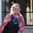 La belle Hilary Duff sort de chez une amie à Beverly Hills, le 25 juillet 2012