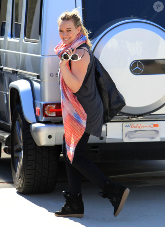 Hilary Duff sort de chez une amie à Beverly Hills, le 25 juillet 2012