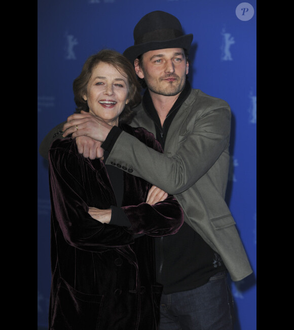 Barnaby Southcombe et sa mère Charlotte Rampling au festival de Berlin, en février 2012.