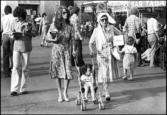 Charlotte Rampling et son fils Barnaby Southcombe à Saint-Tropez en 1977.