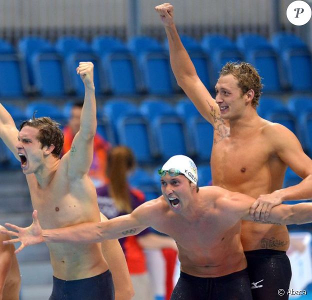 Amaury Leveaux, Fabien Gilot, Clément Lefert et Yannick Agnel peuvent laisser exploser leur joie après avoir obtenu la médaille d'or lors du relais 4x100m le 29 juillet 2012 lors des Jeux olympiques de Londres