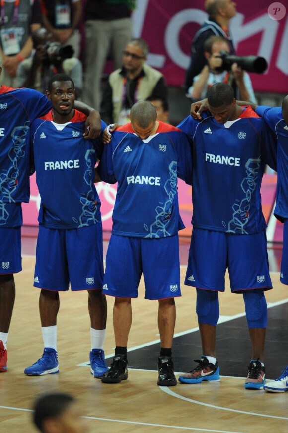 Tony Parker et ses partenaires lors de la rencontre entre l'équipe de France et Team USA pendant le tournoi olympique à Londres le 29 juillet 2012
