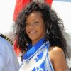 Rihanna dédicace le scooter des membres de l'équipage de sin yacht le Latitude à Antibes le 29 juillet 2012