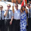 Rihanna s'amuse avec les membres de l'équipage de sin yacht le Latitude à Antibes le 29 juillet 2012