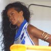 Rihanna dédicace le scooter des membres de l'équipage de sin yacht le Latitude à Antibes le 29 juillet 2012