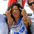  Rihanna s'amuse avec les membres de l'équipage de sin yacht le Latitude à Antibes le 29 juillet 2012 