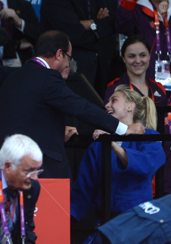 François Hollande félicite Automne Pavia après sa médaille de bronze à Londres durant les Jeux olympiques le 30 juillet 2012