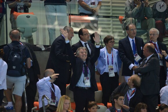 François Hollande, accompagné de Valérie Fourneyron et Thierry Rey ont assisté à la victoire de Yannick Agnel sur le 200m nage libre à Londres durant les Jeux olympiques le 30 juillet 2012