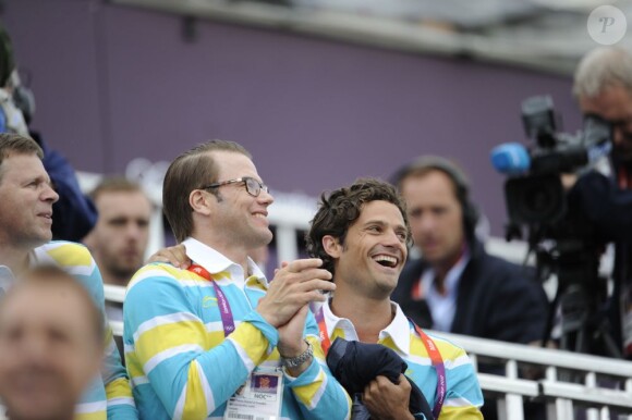 Le prince Daniel de Suède et son beau-frère le prince Carl Philip de Suède étaient à Greenwich Park, à Londres, le 31 juillet 2012 pour encourager l'équipe de Suède lors du concours complet des Jeux olympiques. Leurs protégés ont fini 4e derrière l'Allemagne, le Royaume-Uni avec Zara Phillips et la Nouvelle-Zélande.