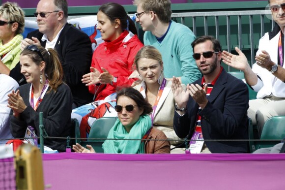 Le prince héritier Guillaume de Luxembourg et sa fiancée dans les tribunes de Wimbledon avec la princesse Alexandra et la grande-duchesse Maria Teresa, à Londres le 31 juillet 2012, pour le second tour de Gilles Muller, battu par Istomin.