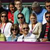 Le prince héritier Guillaume de Luxembourg et sa fiancée dans les tribunes de Wimbledon avec la princesse Alexandra et la grande-duchesse Maria Teresa, à Londres le 31 juillet 2012, pour le second tour de Gilles Muller, battu par Istomin.