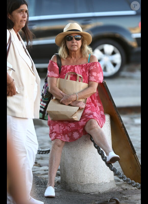 Chantal Goya dans les rues de Saint-Tropez le 30 juillet 2012